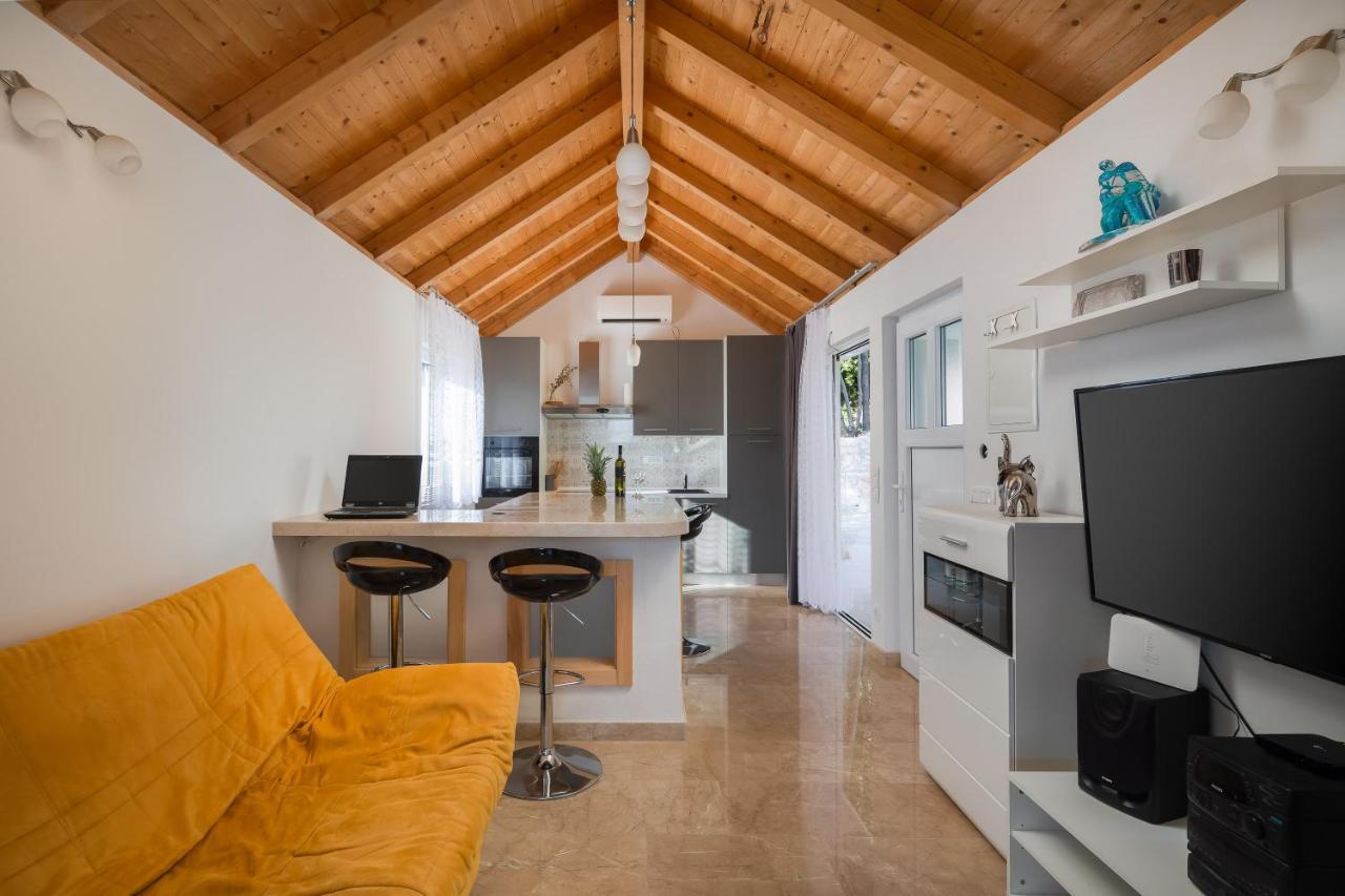 Villa Leoma With Heated Pool Marusici  Exteriör bild